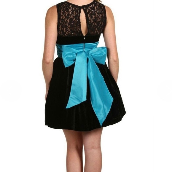 BETSEY JOHNSON BLACK VELVET COCKTAIL DRESS - Picture 5 of 6